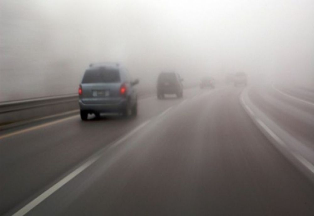 Avertizare meteo - cod galben de ceață în Brașov și Harghita