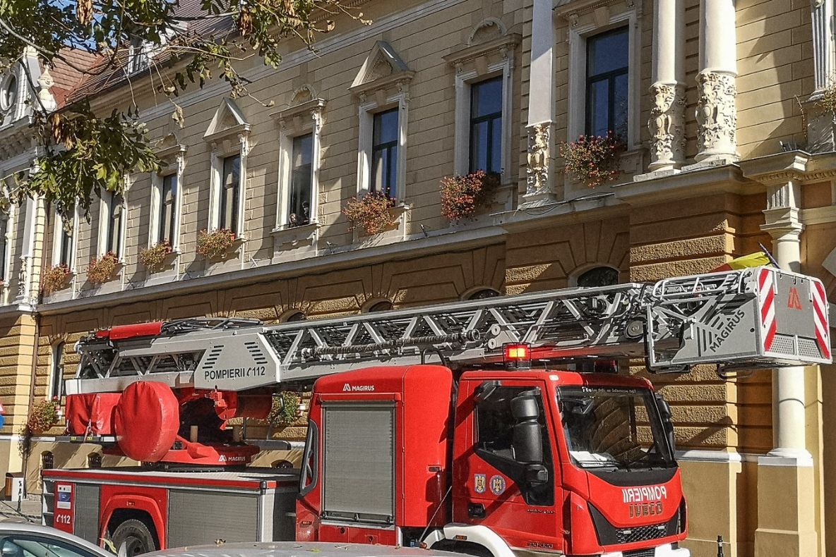 VIDEO Alarmă de incendiu la Primăria Braşov