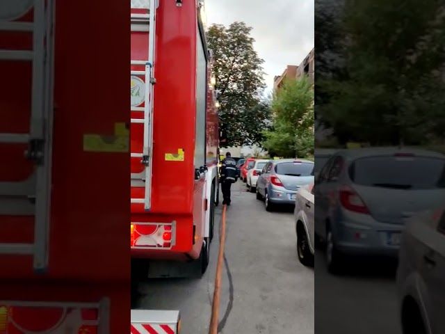 VIDEO Imagini de la incendiul din Noua, acolo unde o persoană A MURIT ARSĂ!
