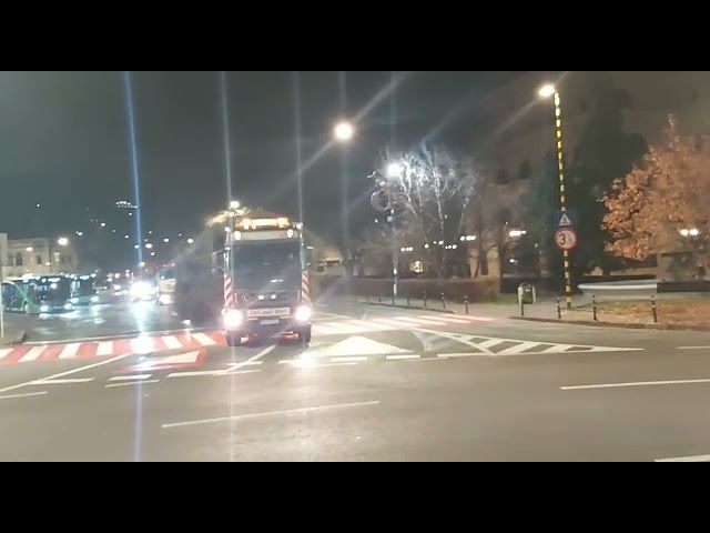 VIDEO Bradul de Crăciun a ajuns în Piața Sfatului!