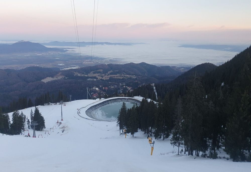 În perioada sărbătorilor de iarnă, pe pârtiile din Poiana Brașov s-au înregistrat aproape 180.000 de treceri prin turnichete