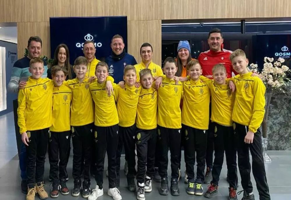 SPECIAL. Povestea micilor fotbaliști ucraineni pe care i-a prins războiul la Brașov. Părinții au semnat pentru ca ei să rămână în România.