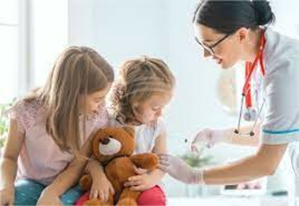 Avertismentul unui medic pentru părinții care nu cred în vaccinuri: „Rujeola sau tetanosul pot ucide”