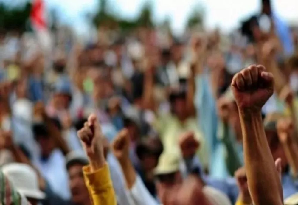 Protest de amploare în fața sediului Ministerului Agriculturii: Sindicaliștii amenință cu greva generală - Ministrul, printre manifestanți