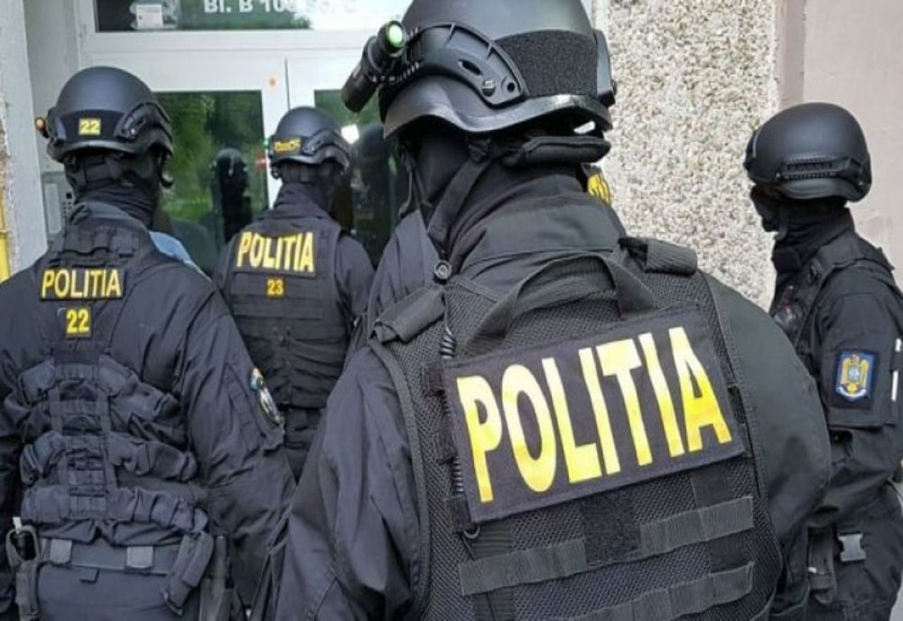 Angajați de la bancă, JAF de peste 23 de milioane de lei din banii de PENSII! Percheziții în 12 județe