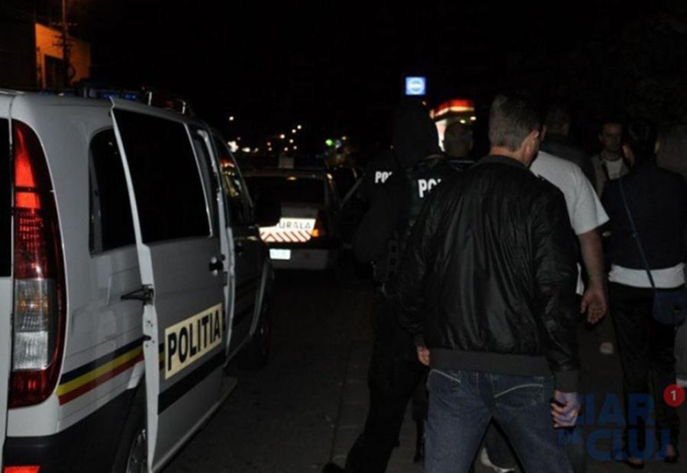 Dosar penal după o bătaie între tineri, în toiul nopții, în centrul Braşovului