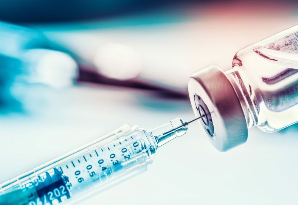 Pfizer a depus cererea de autorizare, în Europa, a vaccinului pentru noile variante Omicron
