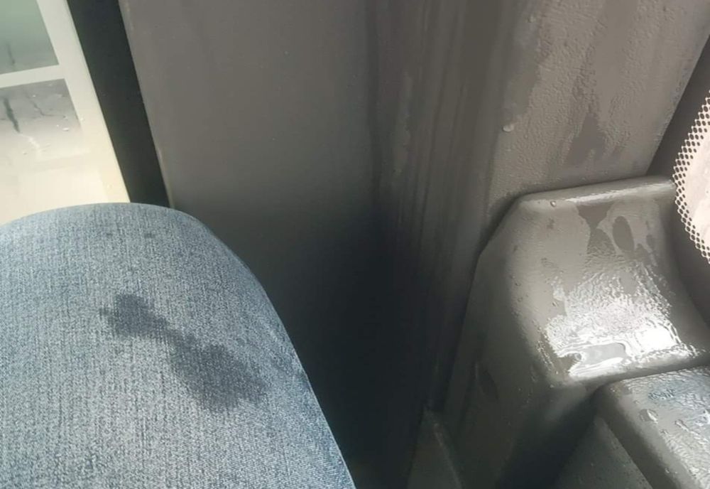 VIDEO Plouă în noile autobuze electrice din Braşov