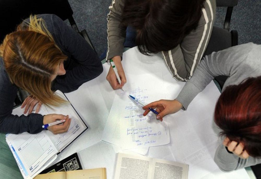 Controale la furnizorii de energie electrică, în contextul creşterii numărului de reclamaţii înregistrate