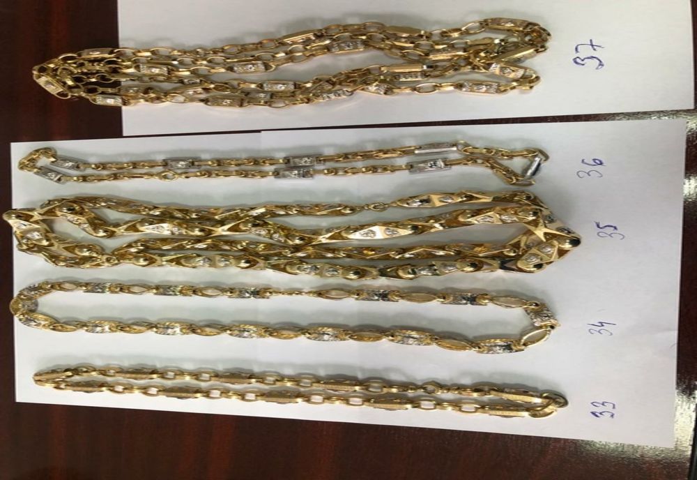 Obiecte din metale și/sau pietre prețioase, scoase la licitație