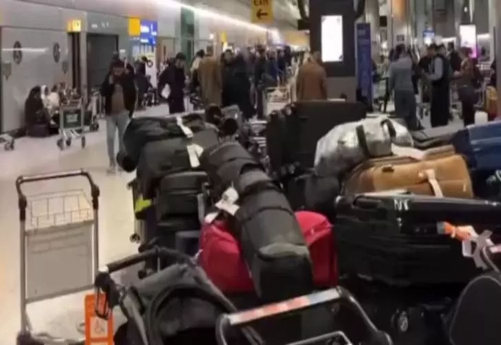 Avertizare MAE pentru călătoriile în Regatul Unit. Este HAOS pe marile aeroporturi - VIDEO