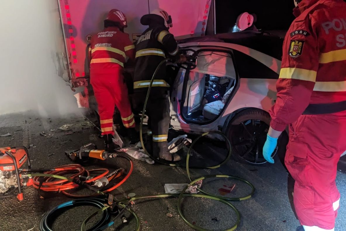 Doi brașoveni și-au pierdut viața într-un grav accident produs la Sibiu