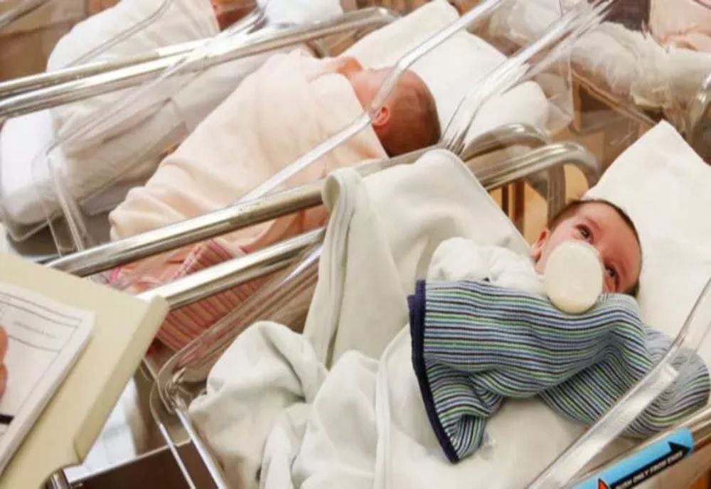 Care sunt condițiile în care femeile ce nasc anul acesta pot primi până la 2.000 de lei din partea statului