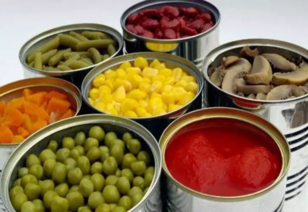 Moartea la conservă. Detaliul care face alimentele extrem de periculoase pentru sănătate