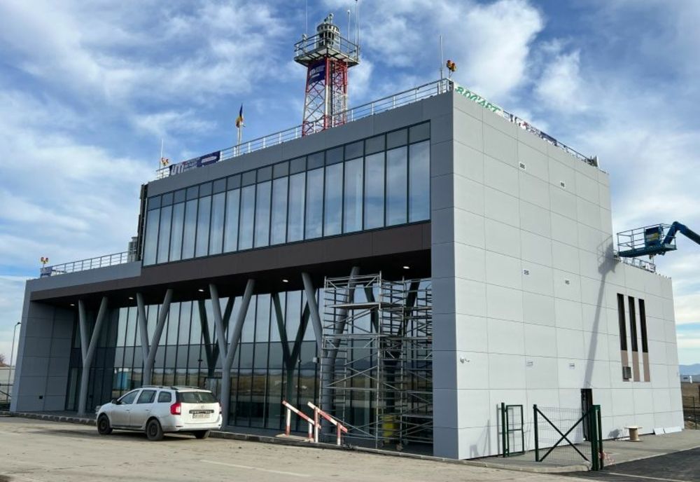 92 de persoane pe 6 posturi, la Aeroportul Internațional Brașov