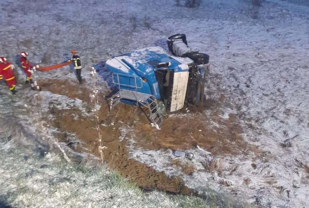 Accident cu victimă încarcerată, la Perşani