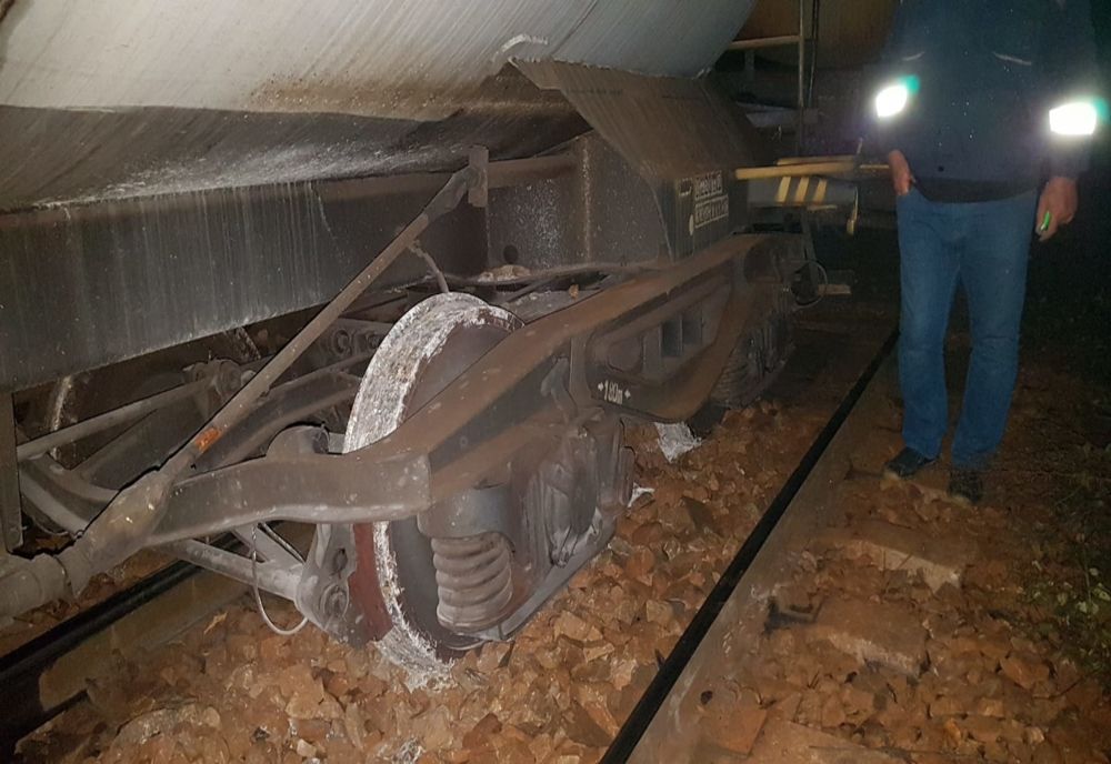 VIDEO Un tren de marfă a deraiat în județul Braşov