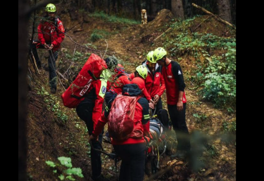 Opt turiști, salvați de pe munte după aproximativ 10 ore de căutări. Operațiune dificilă, pe timp de noapte, în Masivul Bucegi