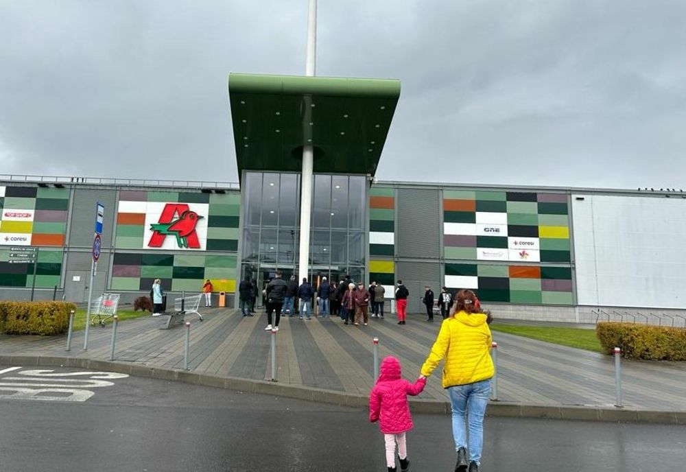 Alarmă cu bombă într-un mall din Brașov