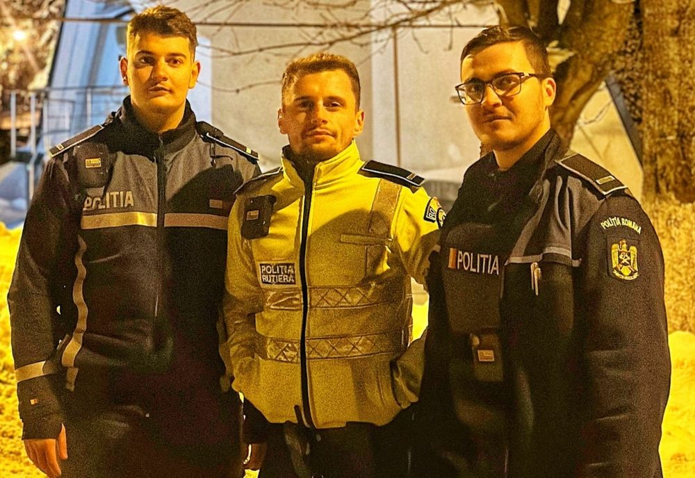 VIDEO Intervenție de salvare contracronometru a polițiștilor, la incendiul din Predeal