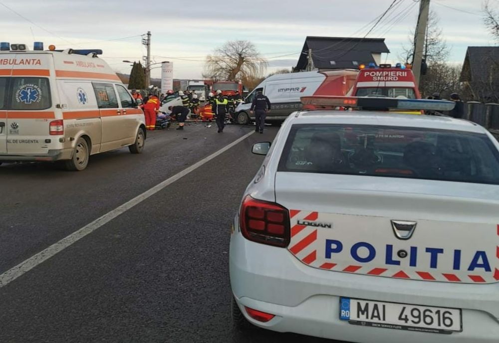 4 victime încarcerate într-un grav accident produs lângă Bran. Intervine elicopterul SMURD