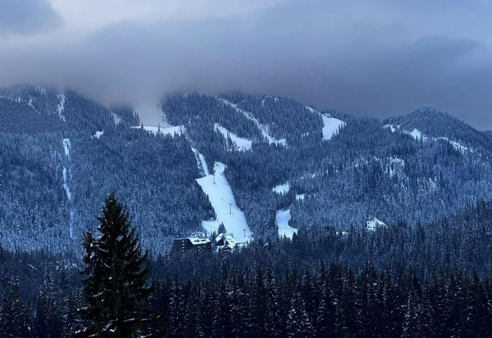 Vreme de iarnă și condiții bune pentru practicarea sporturilor de iarnă, în Poiana Brașov