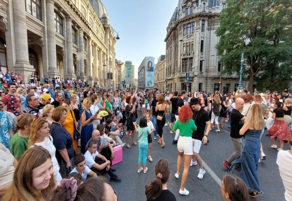 NOAPTEA DANSULUI, PE CALEA VICTORIEI ȘI ÎN PIAŢA SFATULUI