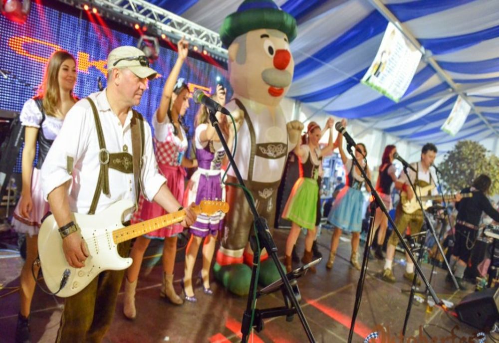 EDIȚIA ANIVERSARĂ A FESTIVALULUI OKTOBERFEST BRAȘOV ÎNCEPE ASTĂZI