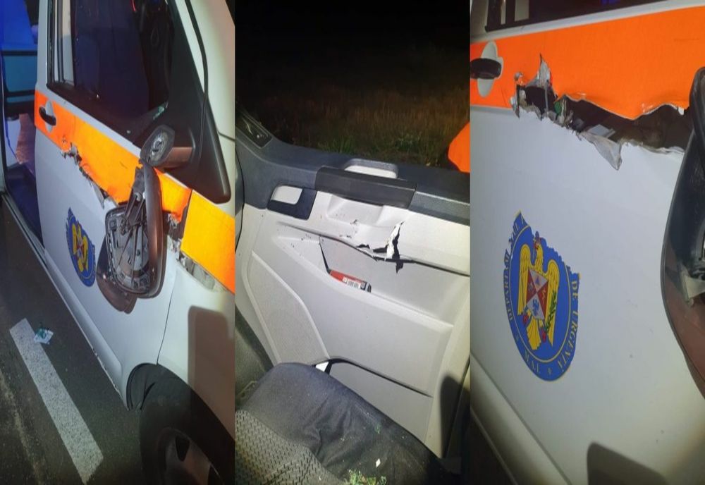 ACCIDENT ÎNTRE O AMBULANŢĂ AFLATĂ ÎN MISIUNE ŞI O CĂRUŢĂ; UN ASISTENT MEDICAL- GRAV RĂNIT