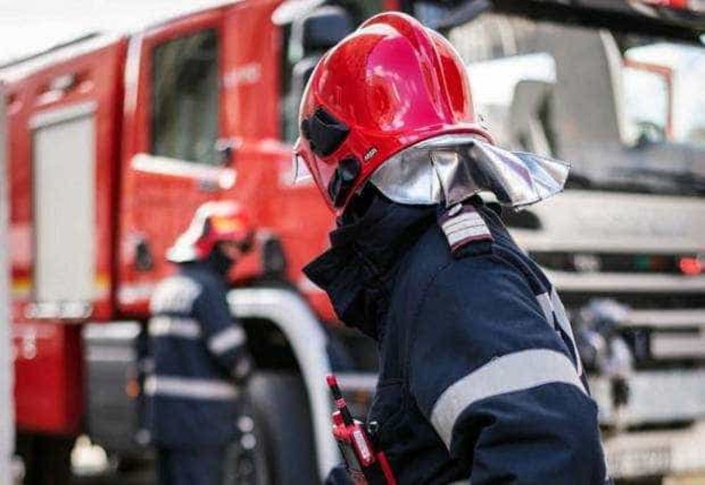 INCENDIU CU DEGAJARE MARE DE FUM LA O BANCĂ DIN BRAȘOV: POMPIERII ACȚIONEAZĂ PENTRU LICHIDAREA FOCULUI