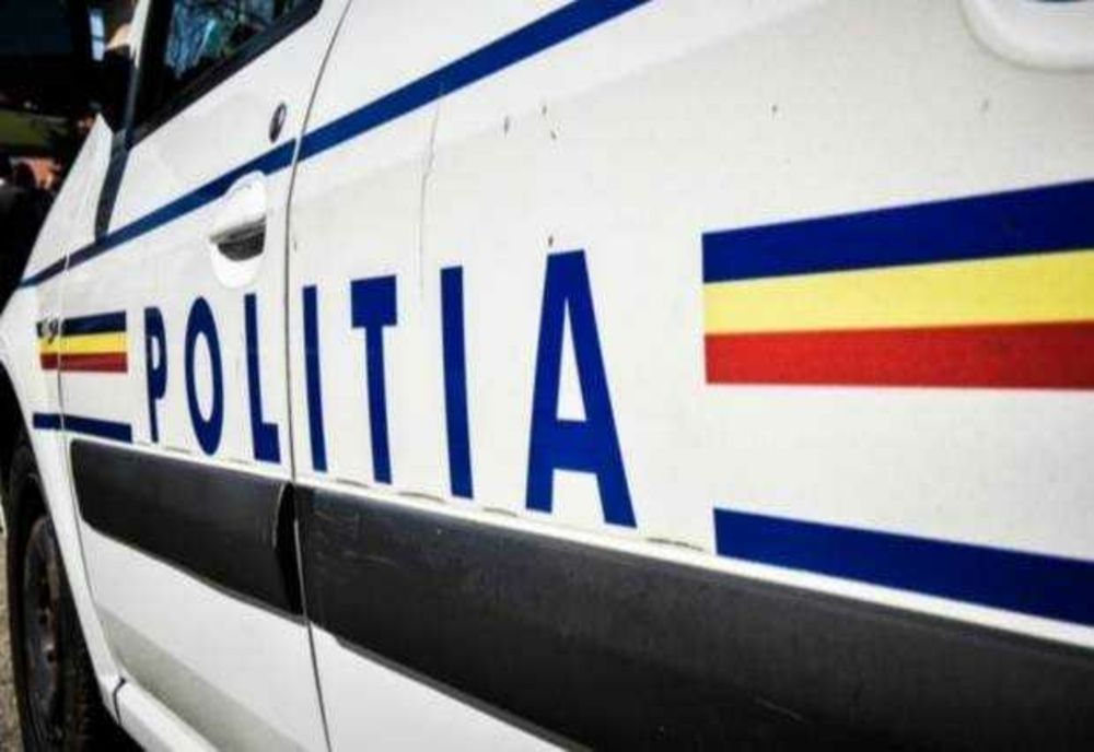 EMBLEMA MIȘCĂRII LEGIONARE, DESENATĂ PE UN STÂLP AL PASAJULUI BASARAB