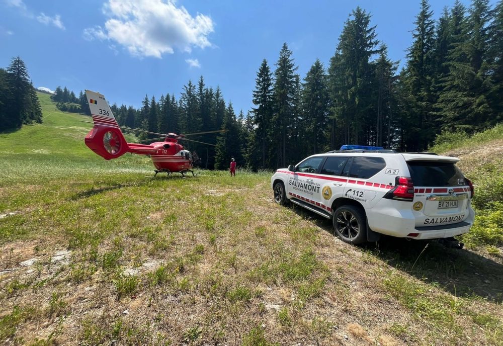 PATRU BICICLIȘTI MONTANI, RĂNIȚI PE TRASEELE DIN POSTĂVARUL. UNUL A FOST PRELUAT DE ELICOPTER