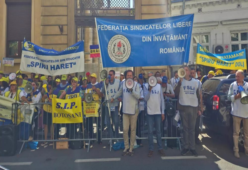 FUNCȚIONARII PUBLICI IES MÂINE ÎN STRADĂ: PROTESTE MASIVE LA UȘA LUI BOLOJAN