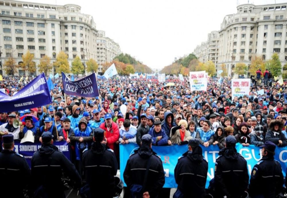 PROTEST AMPLU AL MARILOR CONFEDERAȚII SINDICALE ÎN FAȚA GUVERNULUI. CERERI PENTRU CREȘTEREA SALARIILOR,  PENSIILOR ȘI OPRIREA AUSTERITĂȚII 
