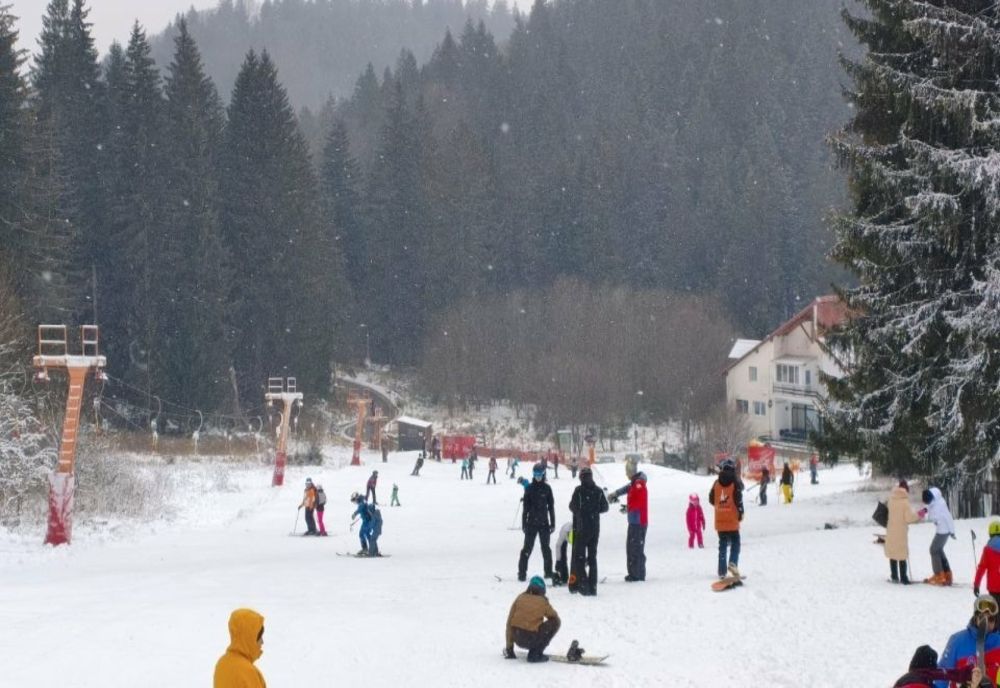 Se schiază în condiții satisfăcătoare în Poiana Brașov