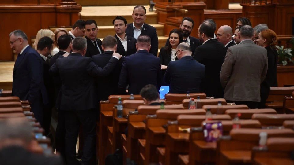 Moțiunea de cenzură pierde din susținere: unii semnatari spun că s-au răzgândit