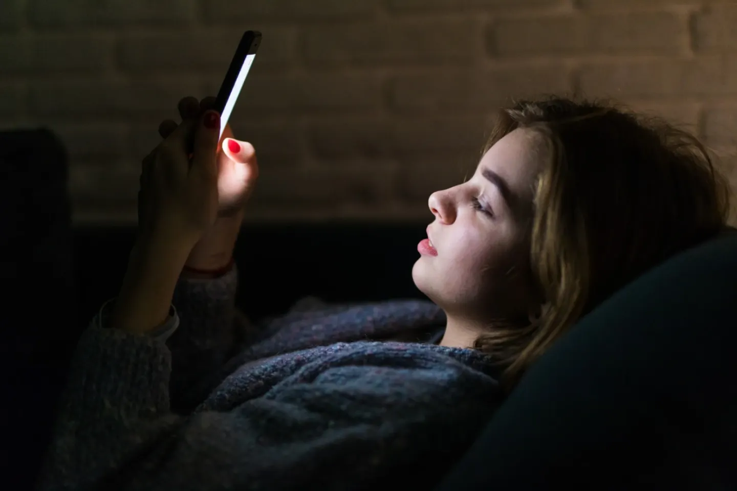 Ce se întâmplă cu organismul atunci folosești prea mult telefonul. Cinci efecte care te vor pune pe gânduri