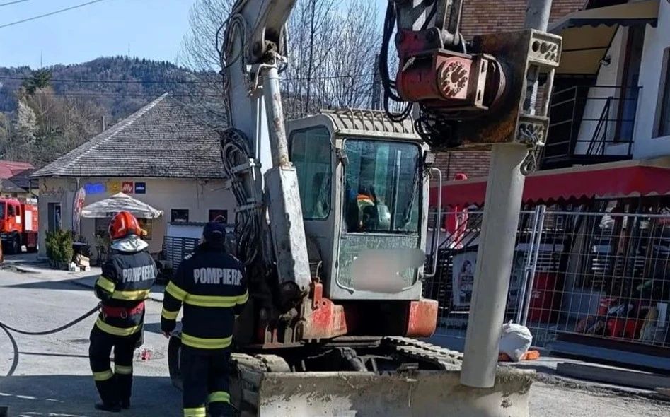 Conductă de gaz avariată în Rucăr, 100 de persoane evacuate VIDEO