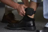 Tânăr din Bod, reținut după ce și-a distrus brățara electronică