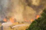 Turiștii români care tranzitează Serbia se confruntă cu blocaje rutiere din cauza incendiilor