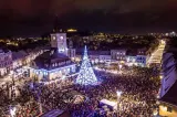Brașovul începe montarea celor 1,3 milioane de luminițe de sărbători. Tema iluminatului festiv de anul acesta este „Copilărie”