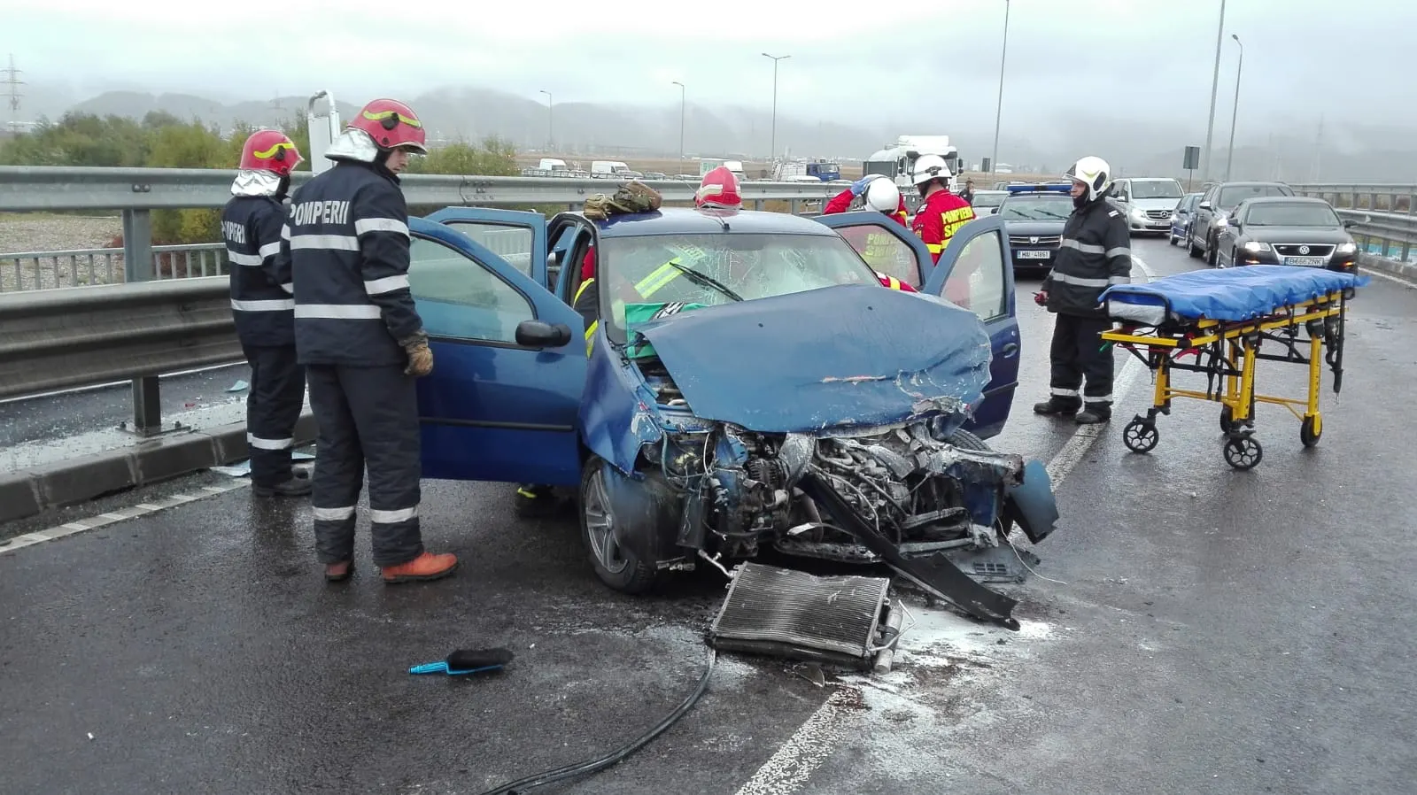 ULTIMĂ ORĂ: Mașină distrusă, pe Ocolitoarea Brașovului (FOTO)