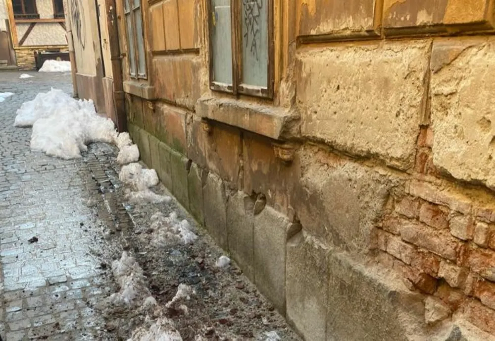 Amenzi de 5.000 de lei pentru proprietarii care și-au lăsat în paragină clădirile!