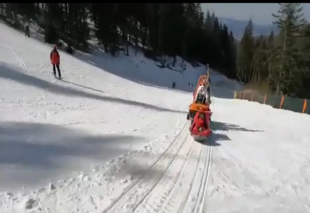 VIDEO 5 intervenții SMURD, astăzi, pe pârtiile din Poiana Braşov