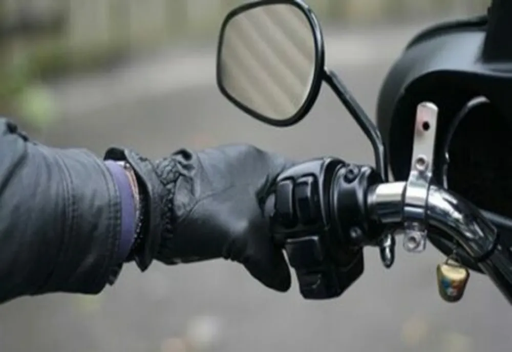Motociclist rănit într-un accident rutier, în municipiul Braşov