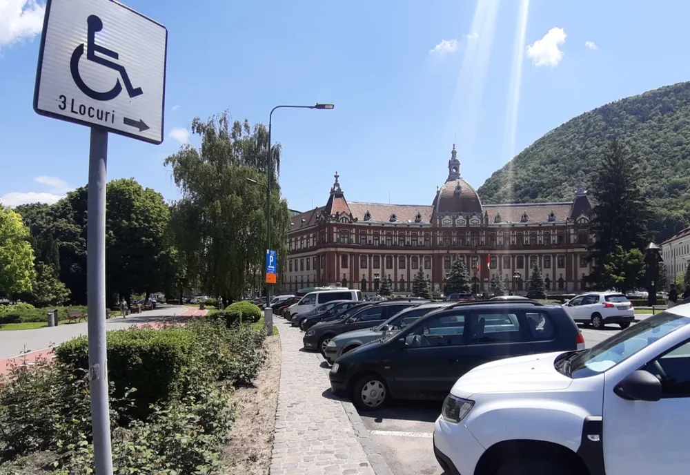 Parcare GRATUITĂ, de o lună, în municipiul Braşov! Care este "gaura" din bugetul local?