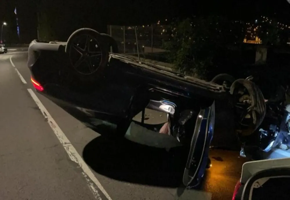 Inconștiență la volan! Cu o alcoolemie de 1,02 mg/l alcool pur s-a răsturnat cu mașina!