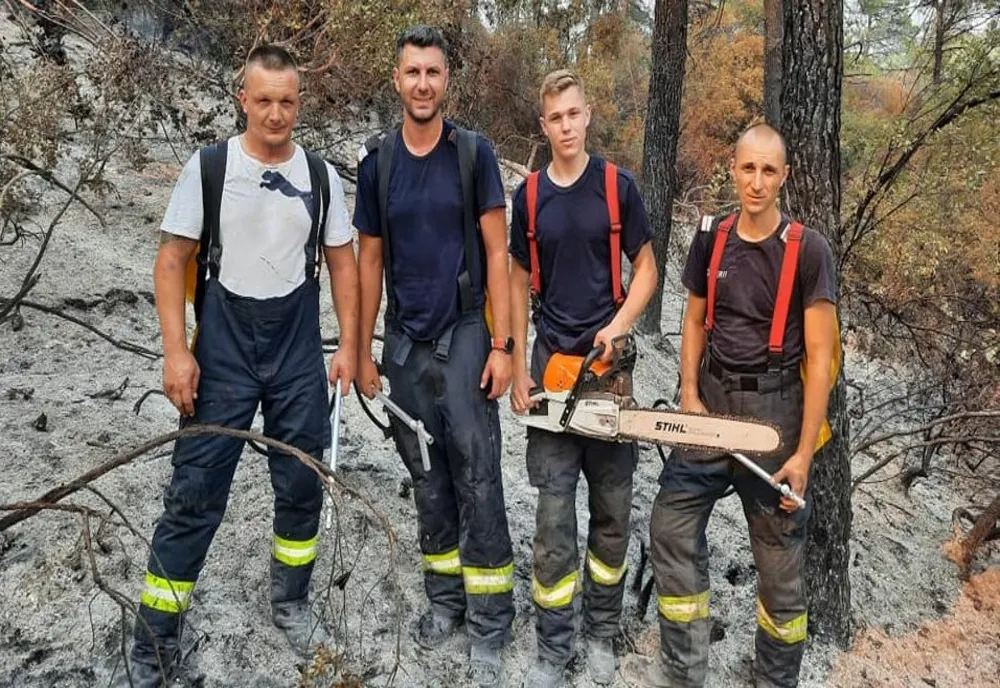 FOTO Acțiunea pompierilor români a continuat și ieri, în zona Spathari din insula Evia