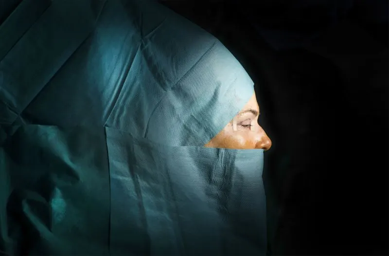 Gentle violence - Faces of Change, fotografia de Cristina Bobe care inspiră instalația