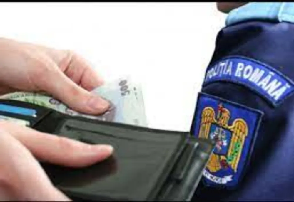 Agent de poliție brașovean prins în flagrant în timp ce lua mită